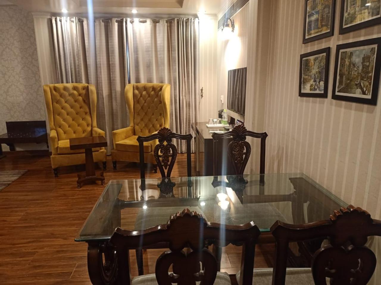 Rockland Hotel, C.R Park Yeni Delhi Dış mekan fotoğraf
